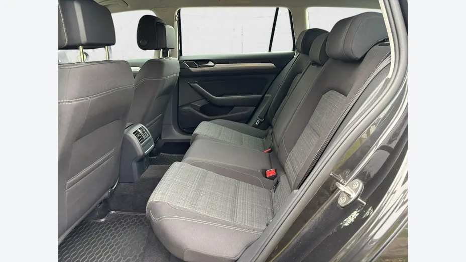 VOLKSWAGEN Passat -