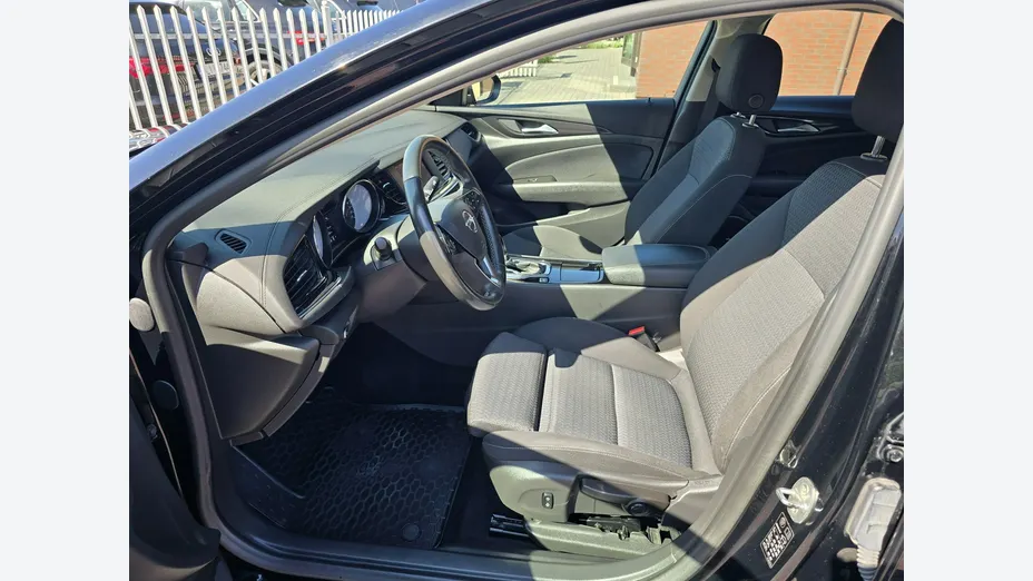 OPEL Insignia -