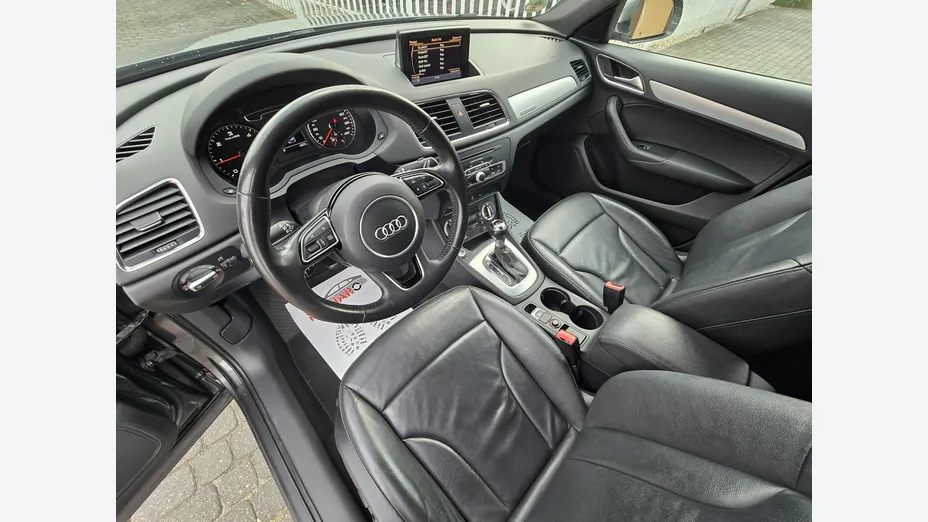 AUDI Q3 -