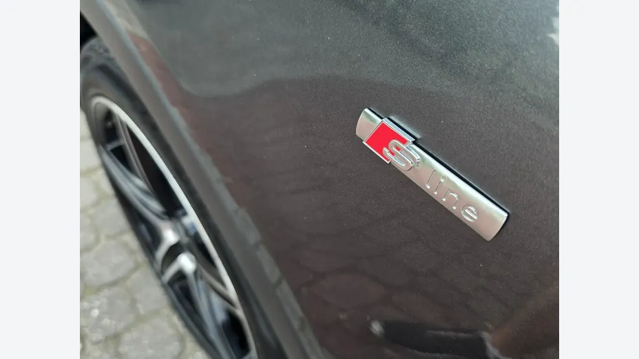 AUDI Q3 -
