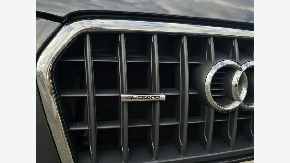 AUDI Q3 -