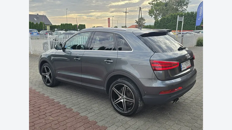 AUDI Q3 -