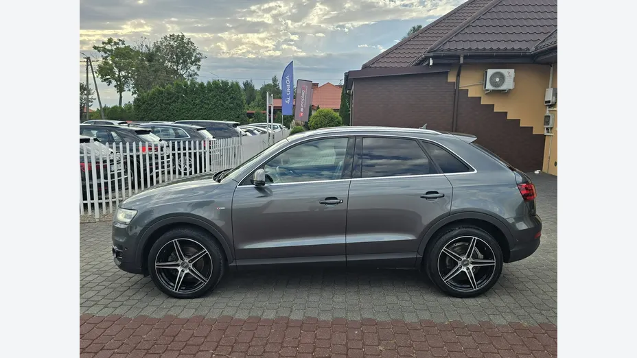 AUDI Q3 -