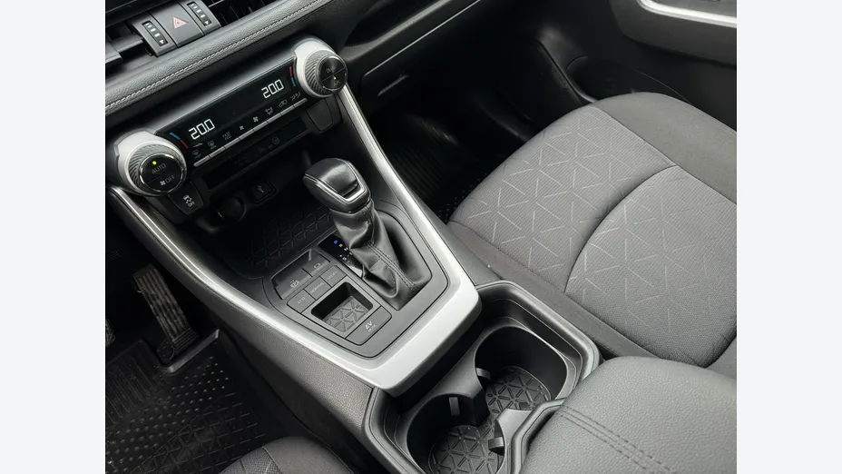 TOYOTA RAV4 -