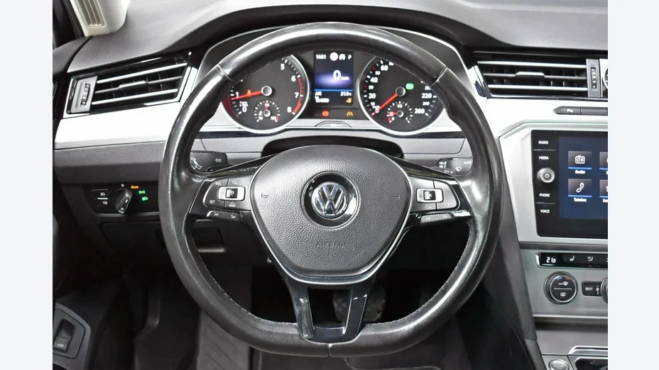 VOLKSWAGEN Passat -