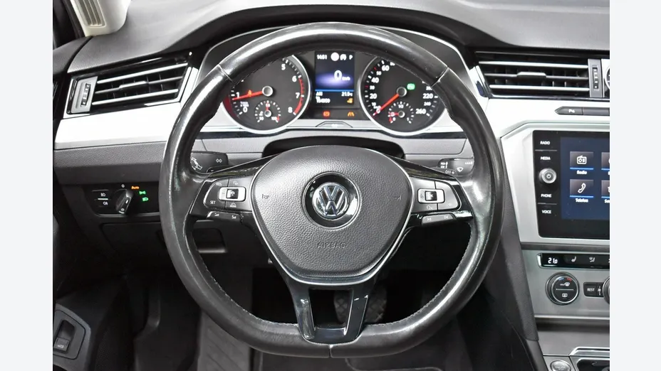 VOLKSWAGEN Passat -