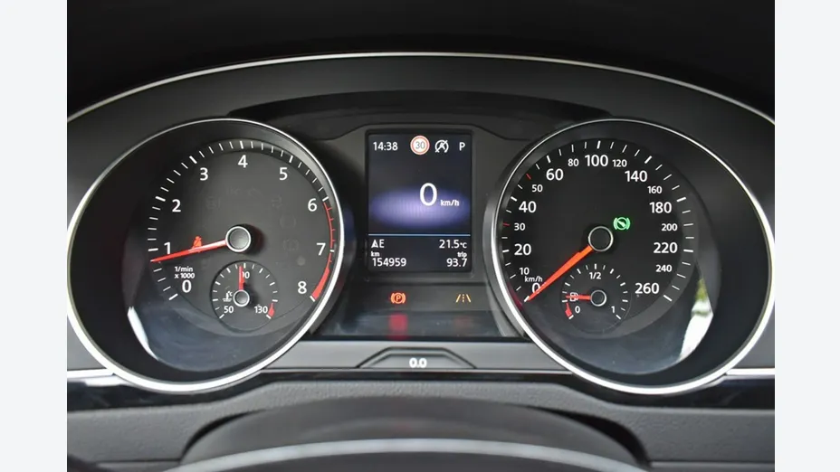 VOLKSWAGEN Passat -