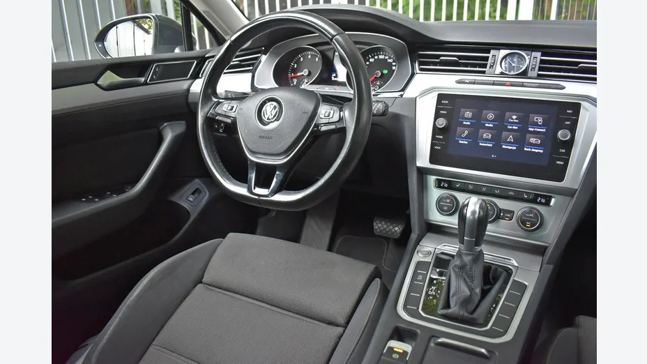 VOLKSWAGEN Passat -