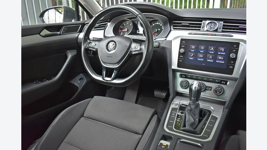 VOLKSWAGEN Passat -