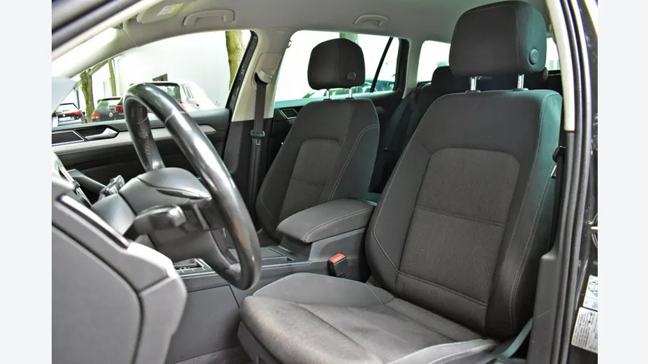 VOLKSWAGEN Passat -