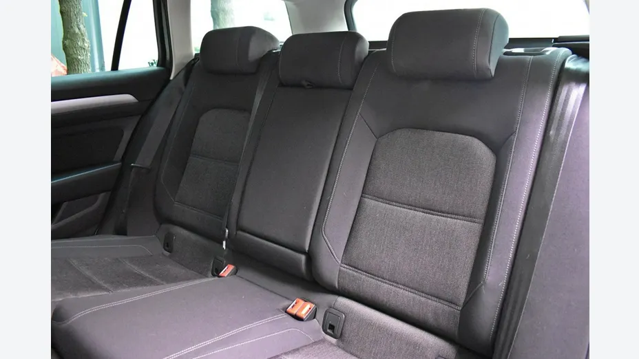 VOLKSWAGEN Passat -