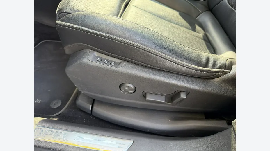 OPEL Grandland X -