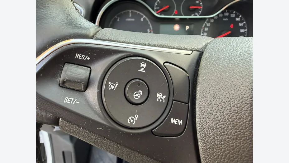 OPEL Grandland X -
