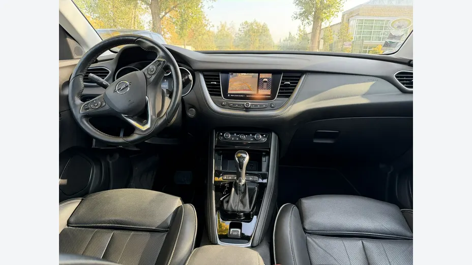 OPEL Grandland X -