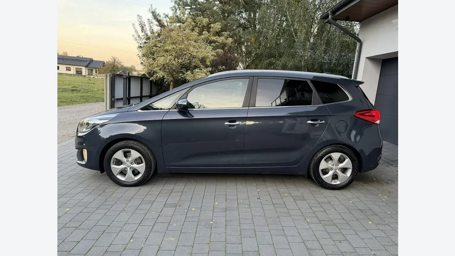 KIA Carens -