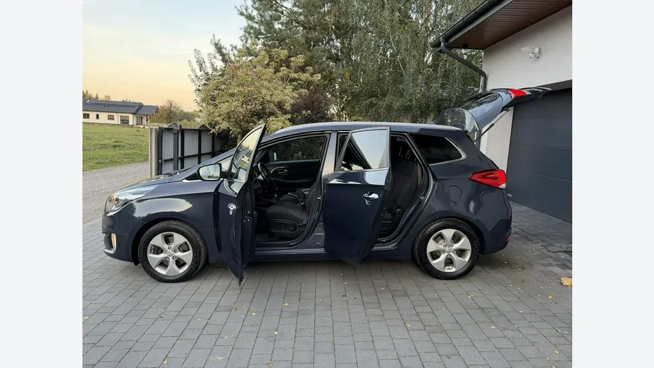 KIA Carens -