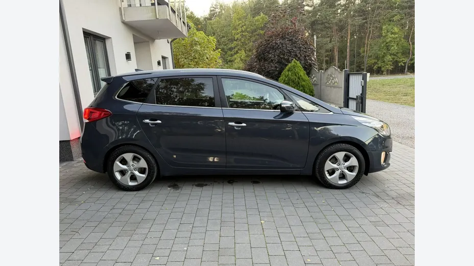 KIA Carens -