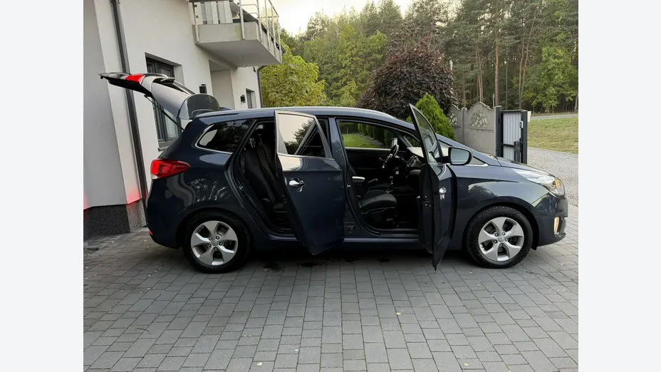 KIA Carens -