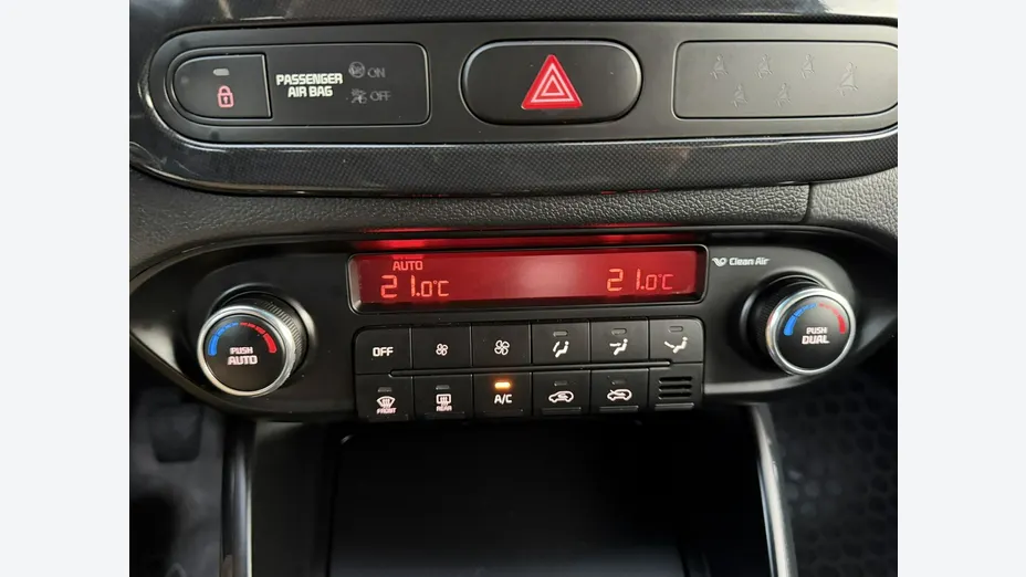 KIA Carens -