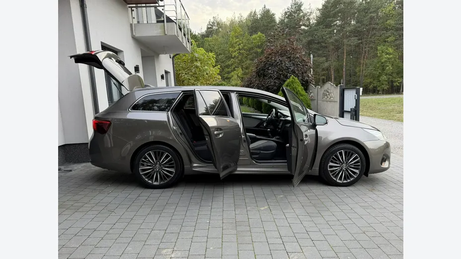 TOYOTA Avensis -