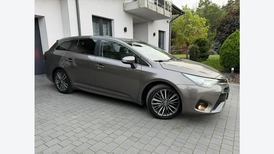 TOYOTA Avensis -