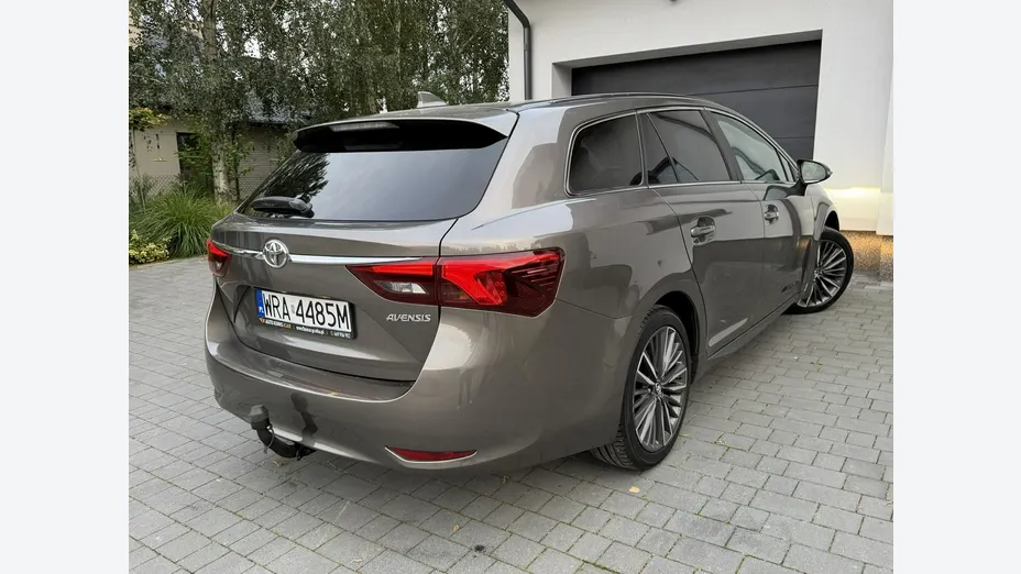 TOYOTA Avensis -