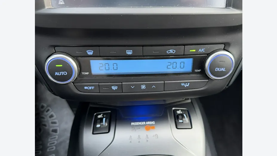 TOYOTA Avensis -
