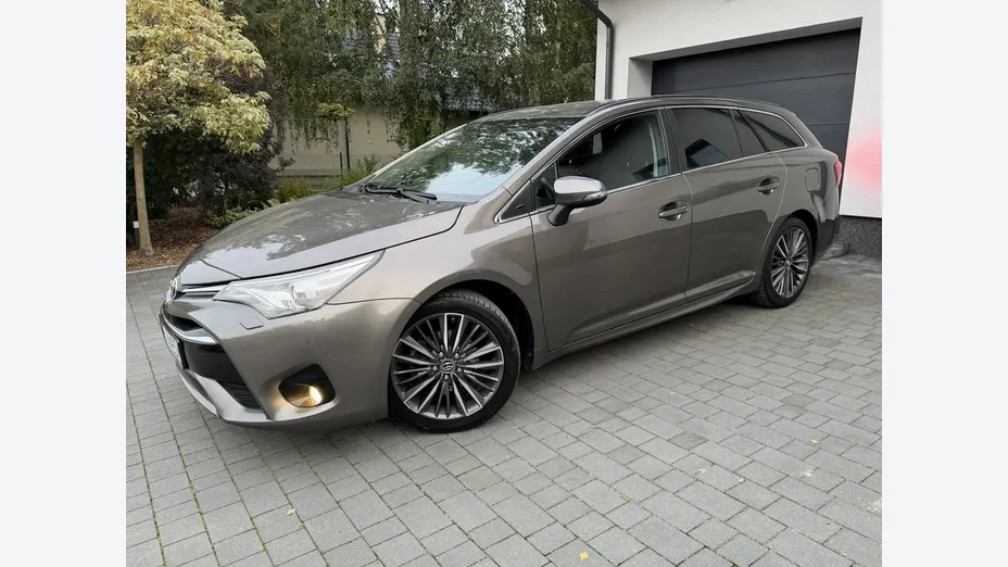 TOYOTA Avensis -