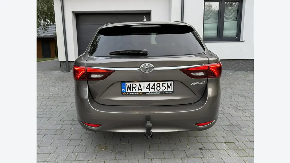 TOYOTA Avensis -