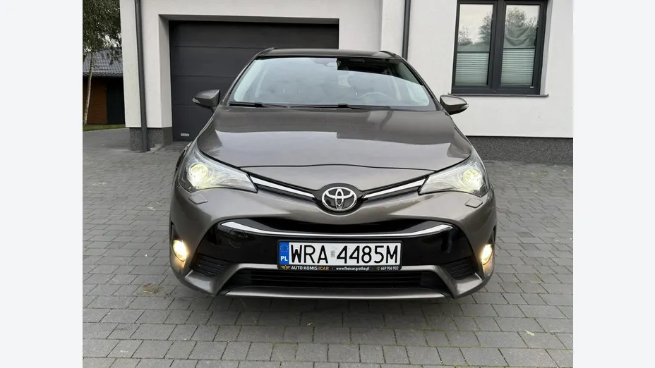 TOYOTA Avensis -