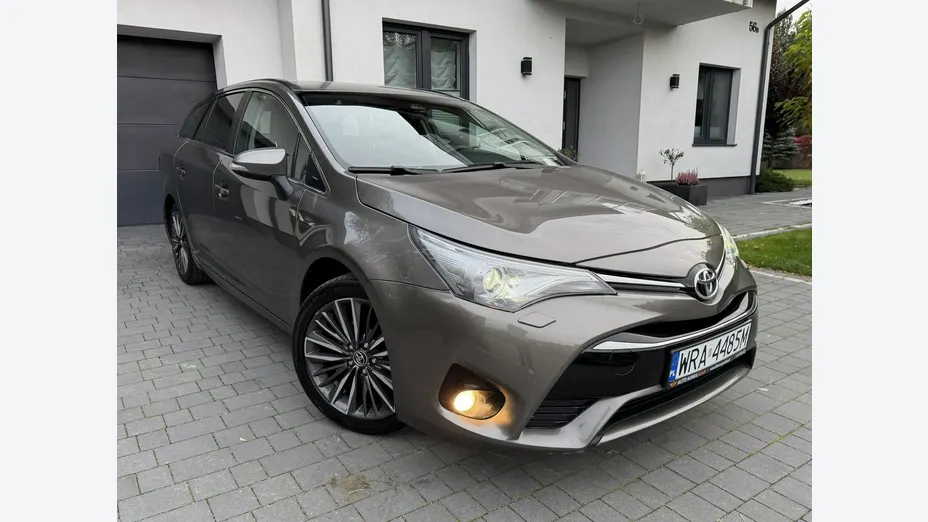 TOYOTA Avensis -