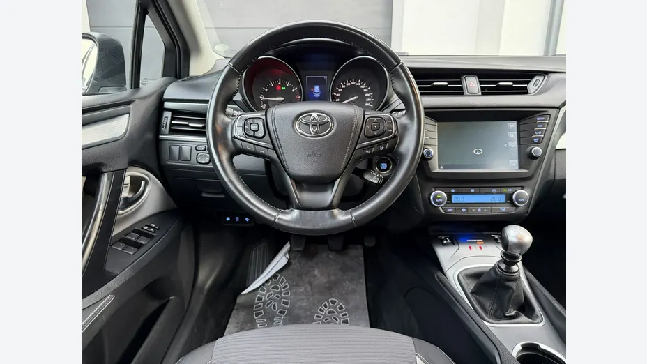 TOYOTA Avensis -