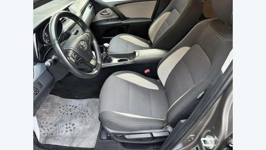 TOYOTA Avensis -