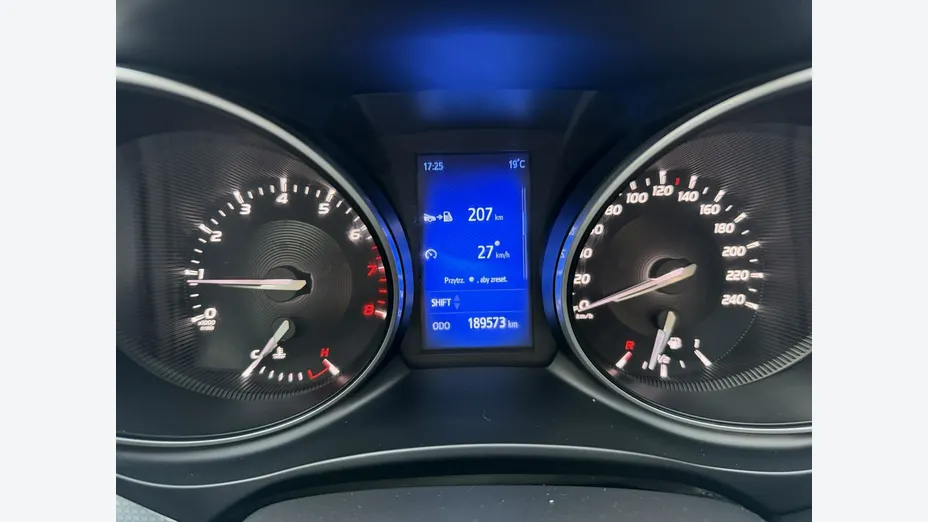 TOYOTA Avensis -