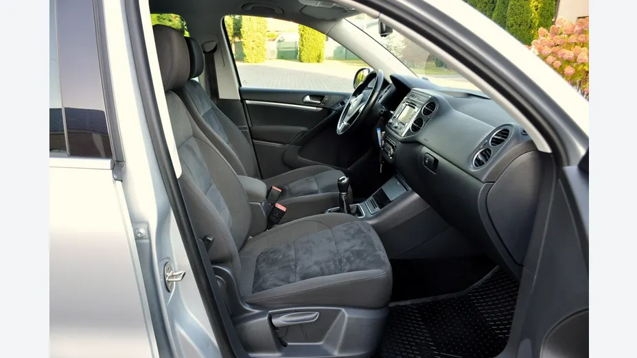 VOLKSWAGEN Tiguan -