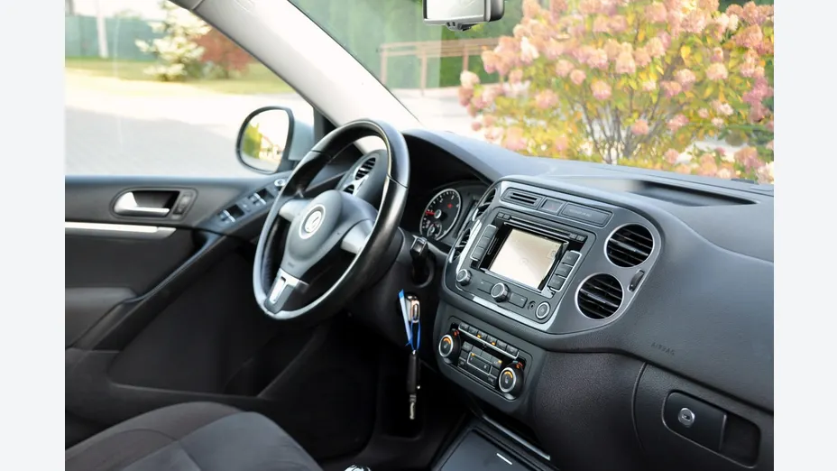 VOLKSWAGEN Tiguan -