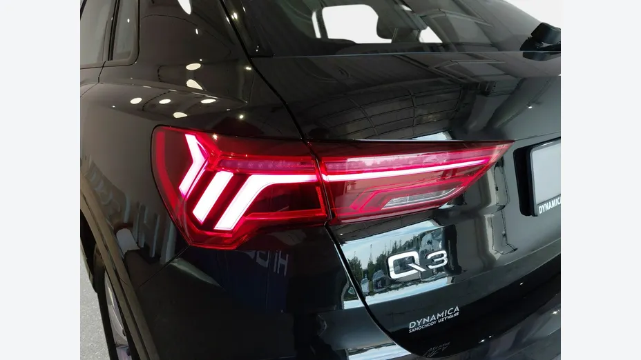 AUDI Q3 -