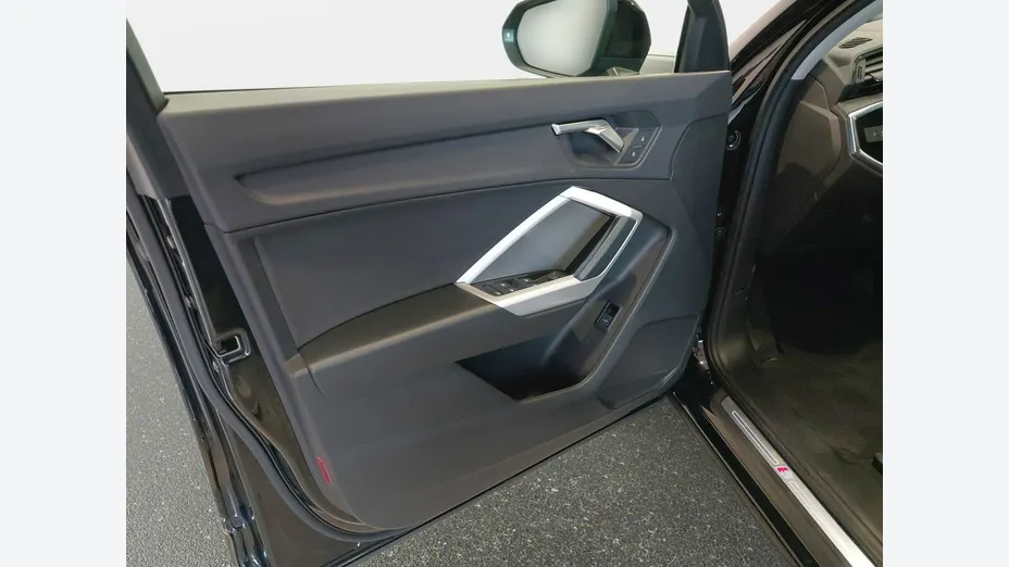 AUDI Q3 -