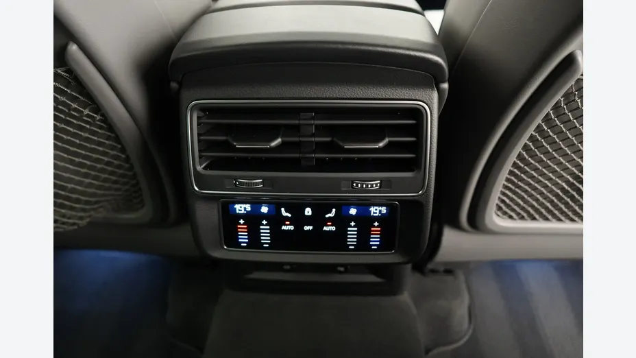 AUDI Q8 -