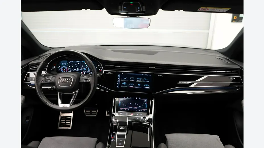 AUDI Q8 -