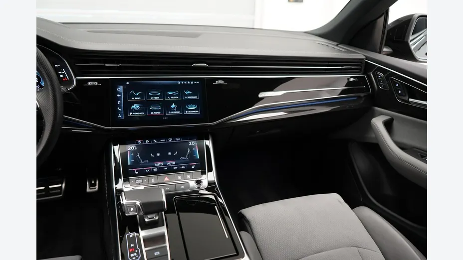 AUDI Q8 -