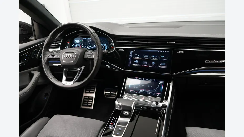 AUDI Q8 -