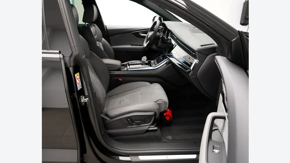AUDI Q8 -