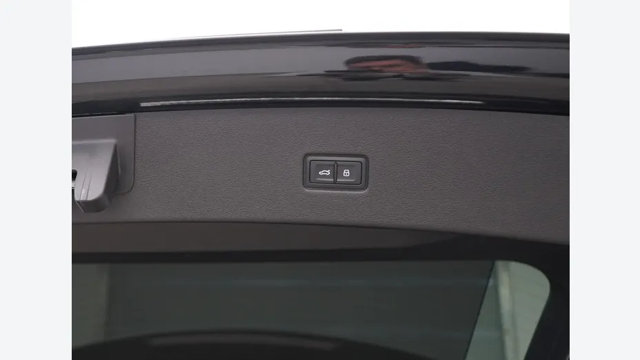 AUDI Q8 -