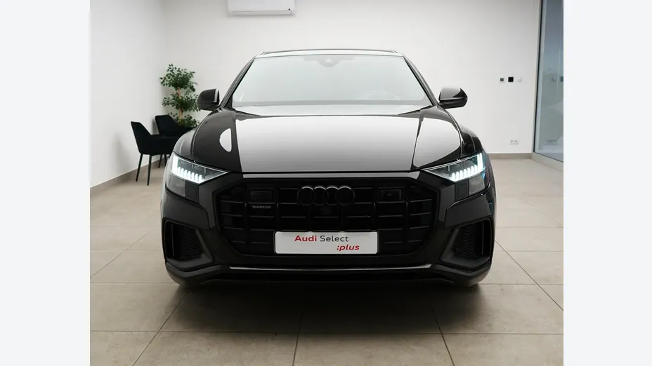 AUDI Q8 -