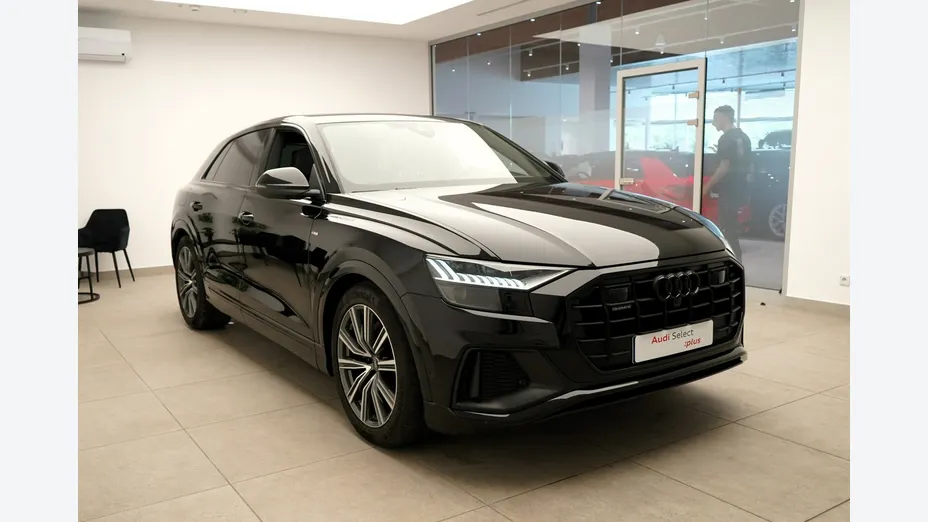 AUDI Q8 -