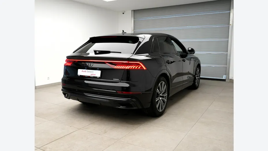 AUDI Q8 -