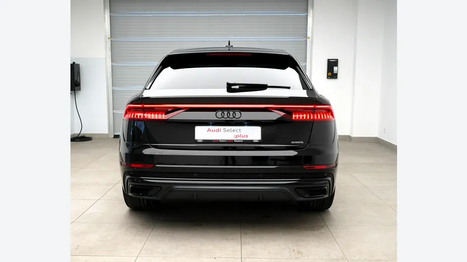 AUDI Q8 -