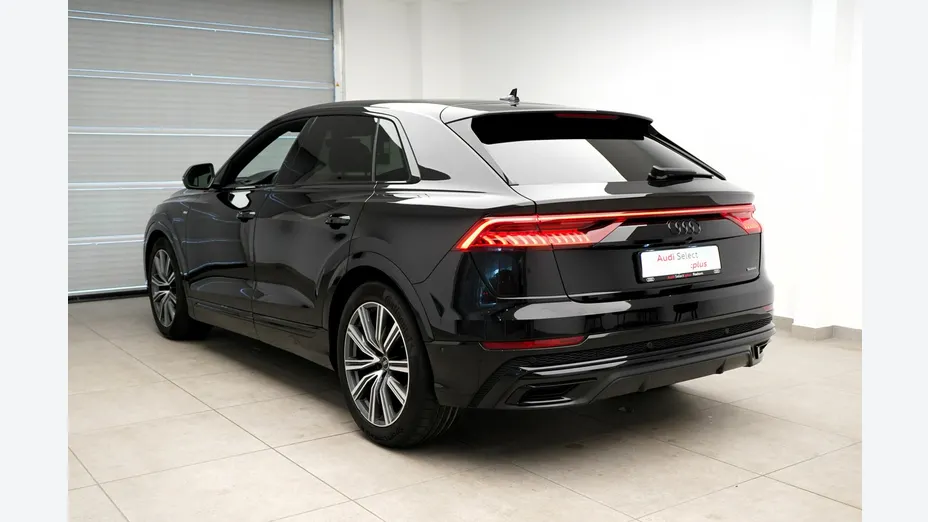 AUDI Q8 -