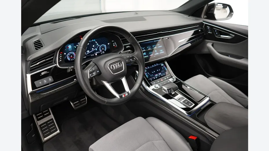 AUDI Q8 -